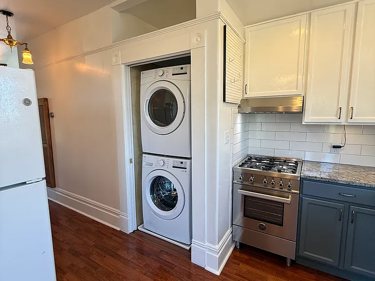 104 8th St #3 — Photo 9