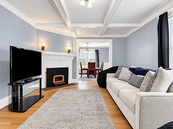 2nd image of 48 Hawthorn Rd