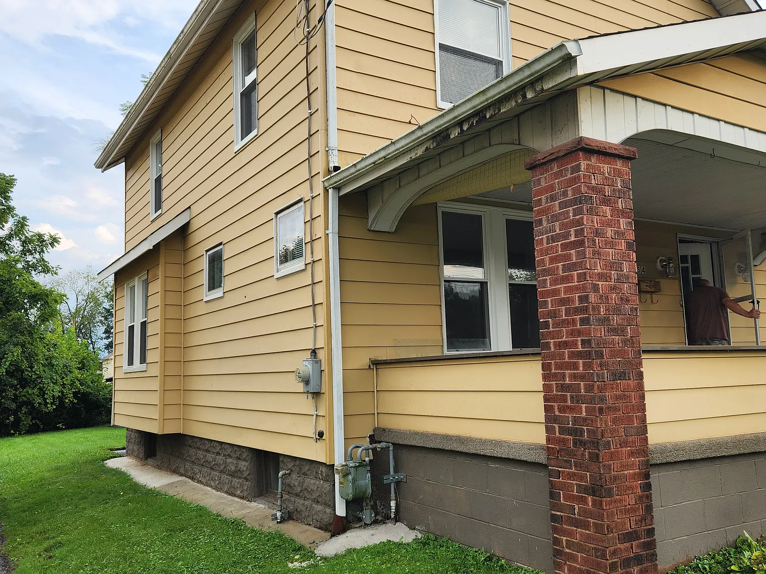 934 Hazel St — Photo 2