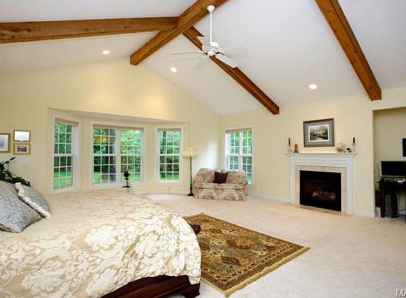 3rd image of 547 Oak Valley Dr