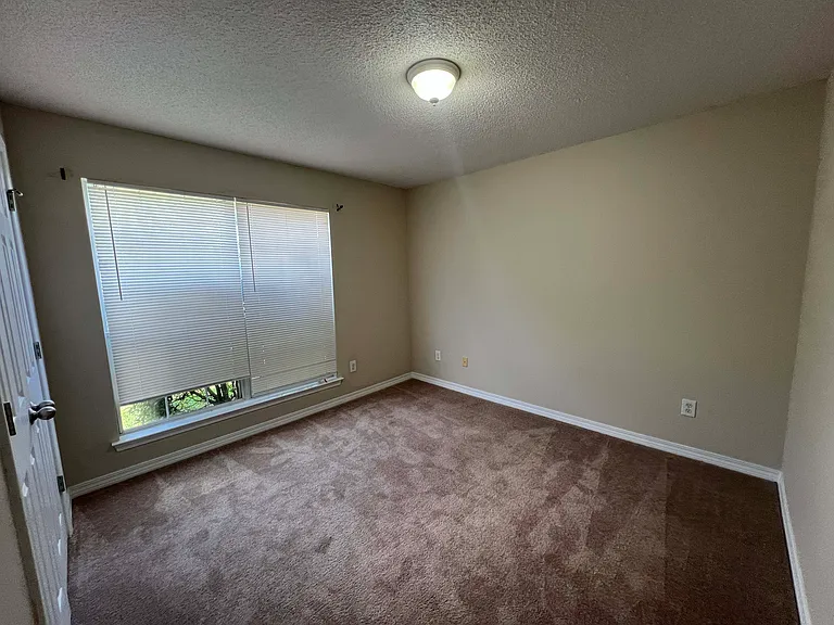 1823 W Rachael Dr — Photo 15
