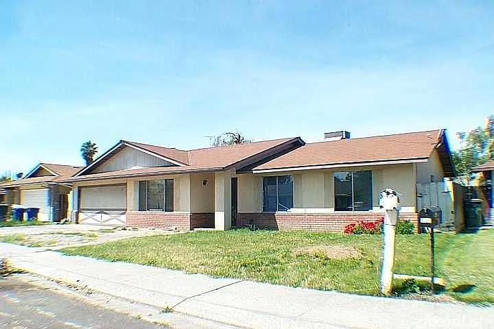1647 Molly Ln photo 1