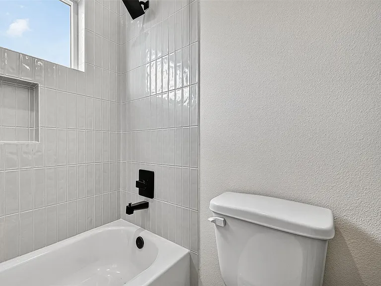 3315 Daphne St — Photo 32