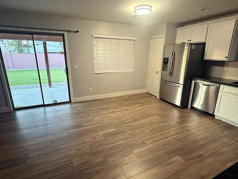 3852 W Belle Ave — Photo 6