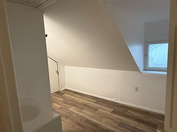 4th image of 168 Sterling St #6