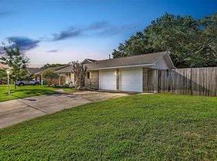 613 Inwood Dr, Baytown, TX 77521