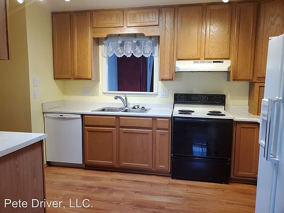 3rd image of 436 Sand Creek Cir