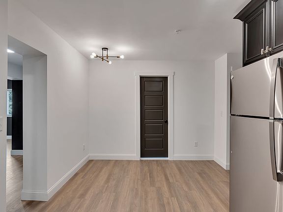 4th image of 36 Pawling Ave #200