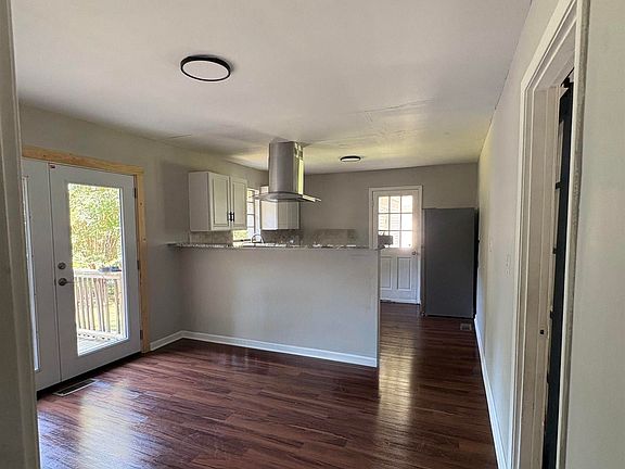 2nd image of 1032 5th Pl