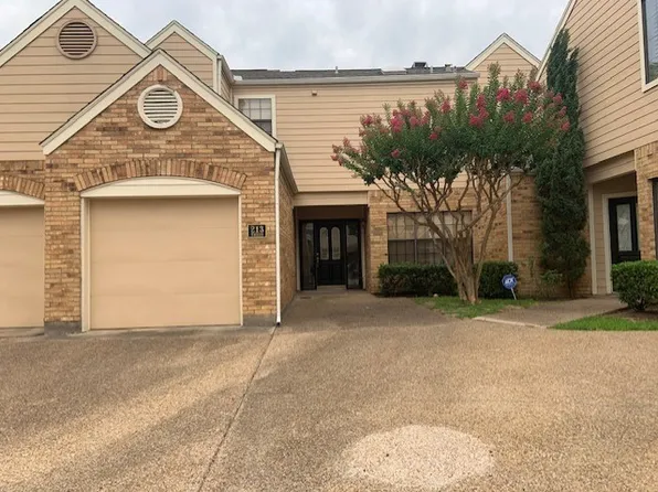 213 Cimarron Trl APT 3, Irving, TX 75063
