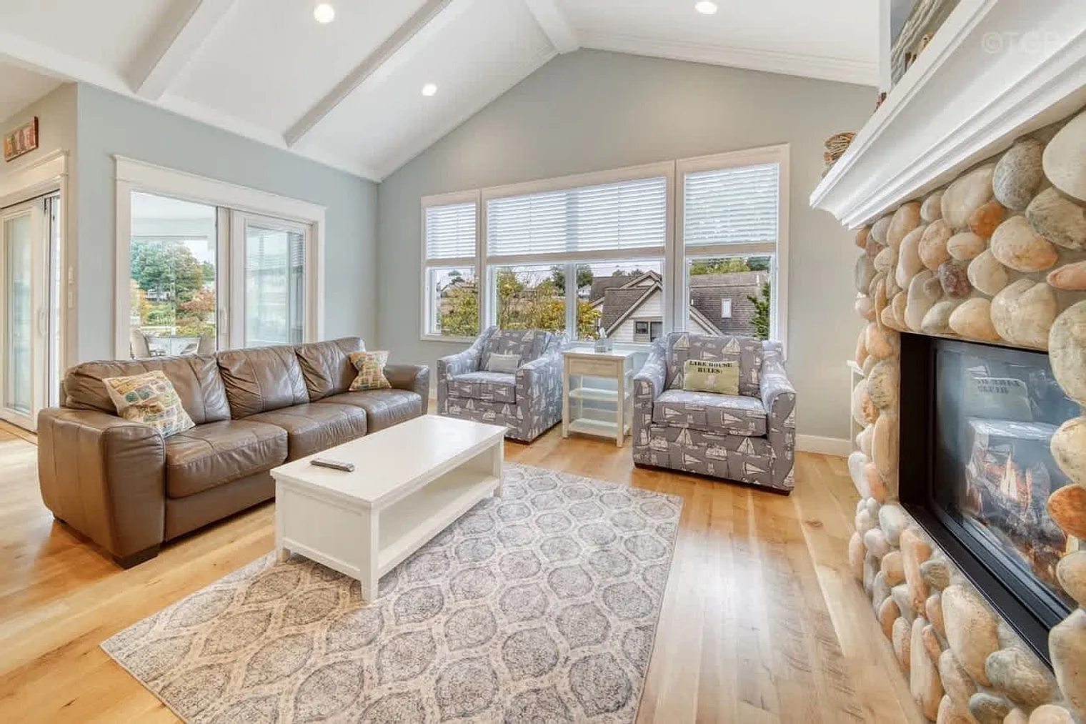 4 bed, 3.0 bath, 2497 sqft, $9,777 — Photo 1