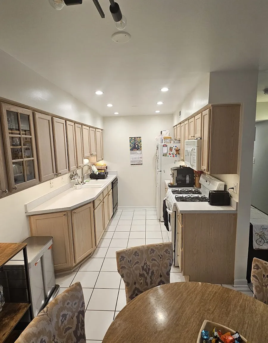 1525 N Windsor Drive — Photo 3