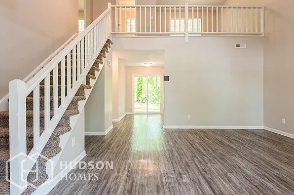 3 bed, 2.0 bath, 1656 sqft, $1,999 — Photo 4