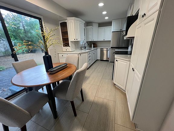 2nd image of 232 Twilite Ter