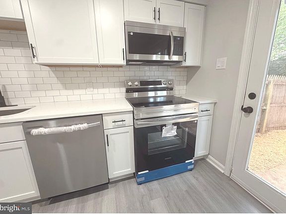 4th image of 209 Parma Ave