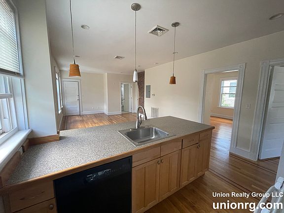 4th image of 86 Easton St #3