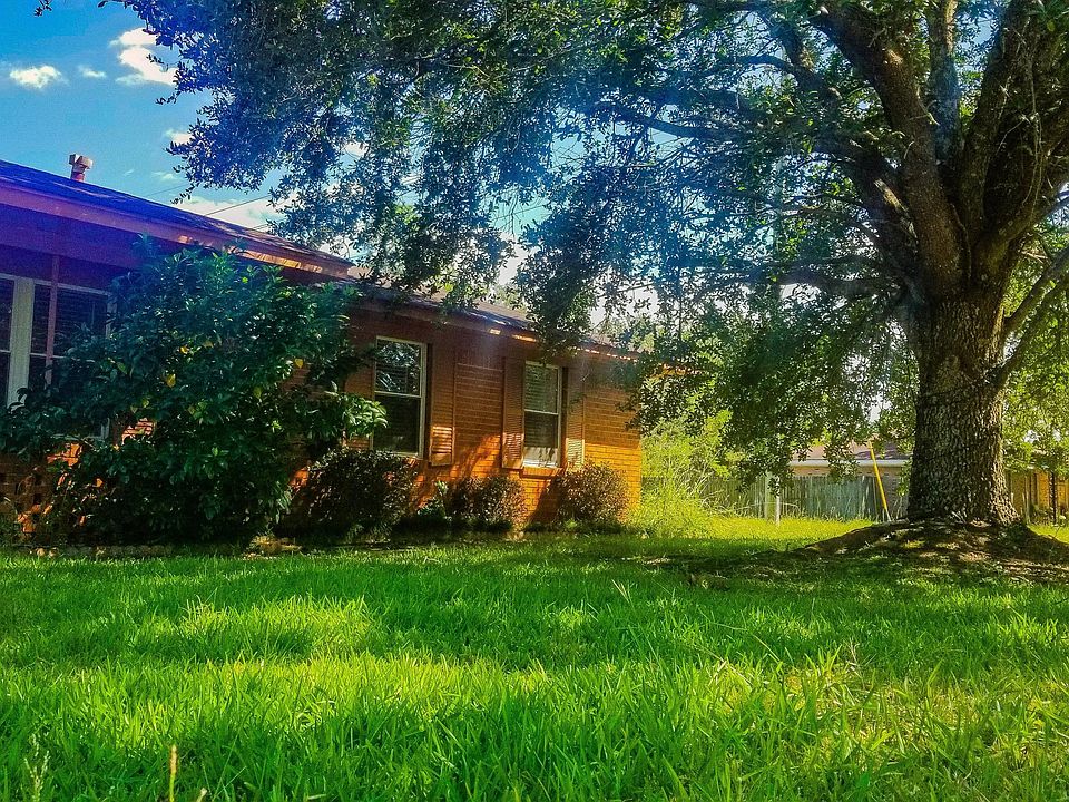 1st image of 800 Wildwood Dr