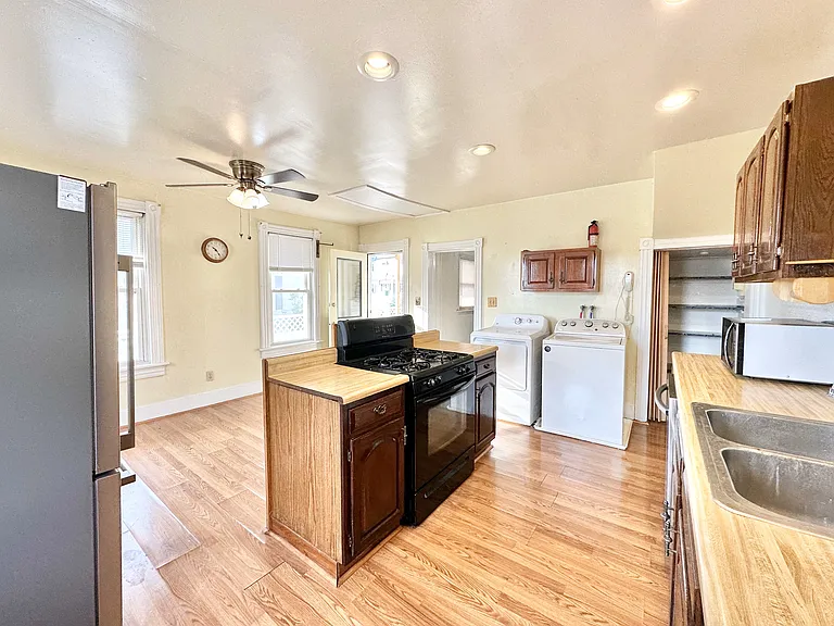 969 Cherry St — Photo 5