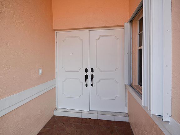 3rd image of 5008 Alencia Ct