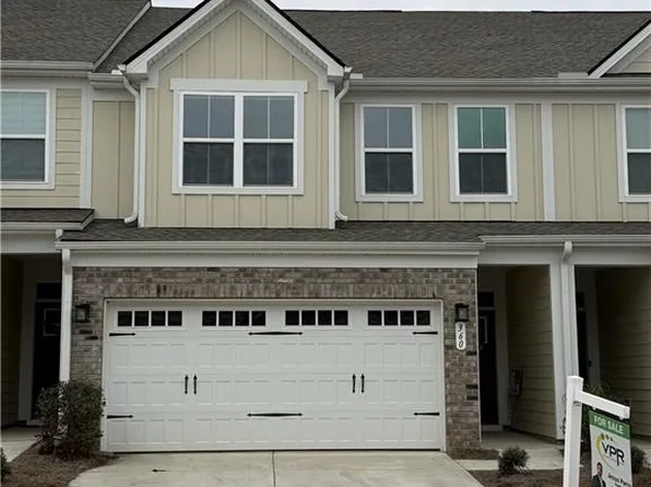 360 Salt Lake Ln, Hoschton, GA 30548