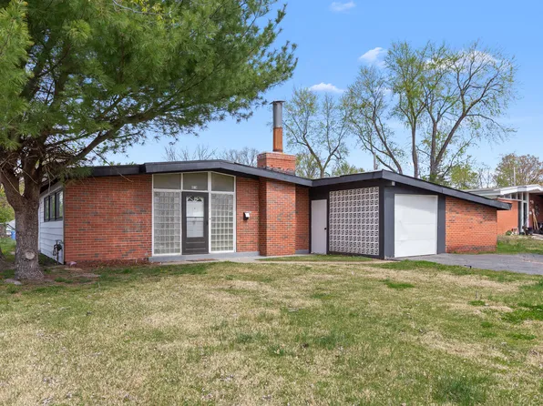 8519 Red Fir Dr, Saint Louis, MO 63134