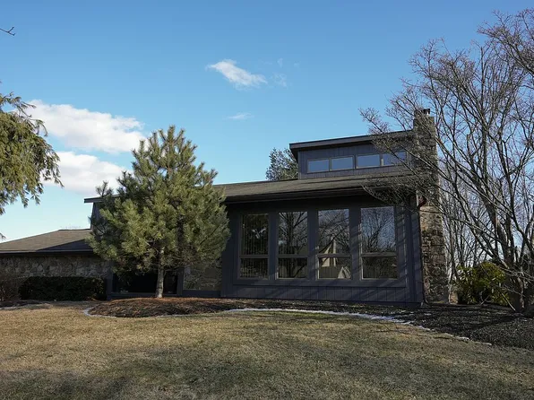 3734 Vale View Dr, Allentown, PA 18103