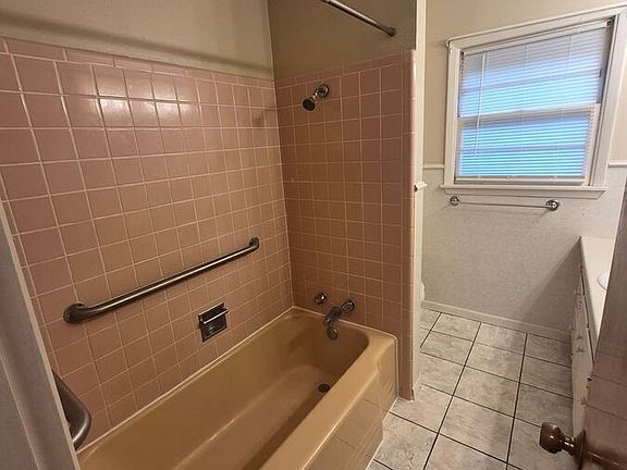 4th image of 4224 SW 2nd Ave #3