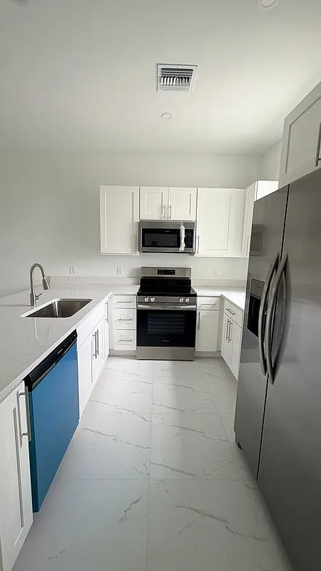 3 bed, 1.5 bath, 1200 sqft, $1,750 — Photo 3