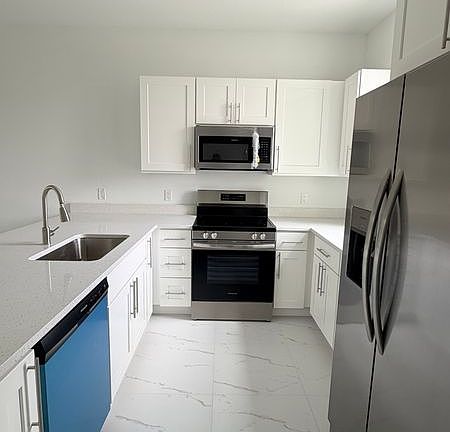 3rd image of 1103 Dean St E