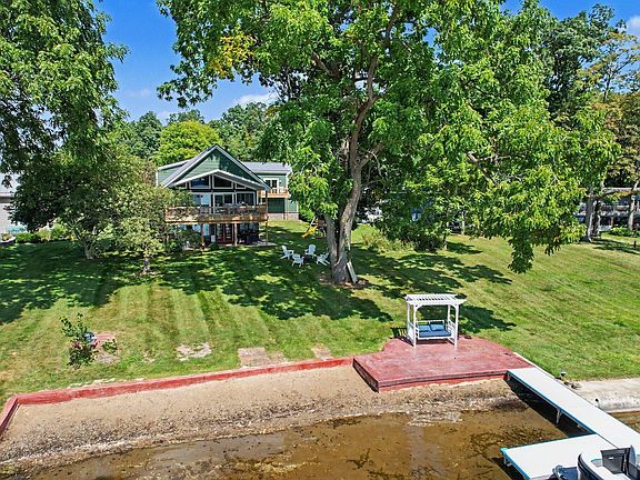 4th image of 1064 Bayview Dr