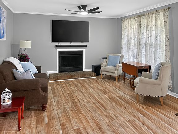 4th image of 578 Donna Dr