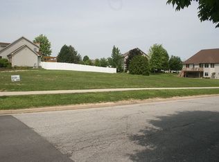 806 Mary Ellen Dr, Crown Point, IN 46307