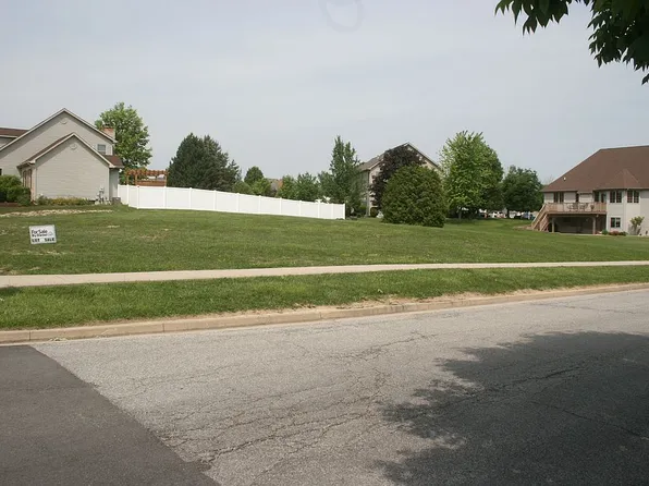 806 Mary Ellen Dr, Crown Point, IN 46307