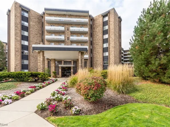 2202 Acacia Park Dr APT 2317, Lyndhurst, OH 44124