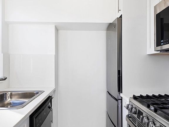3rd image of 175 W 13th St APT 17A