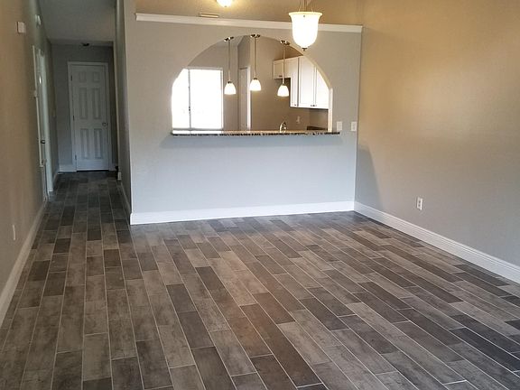 3rd image of 3320 Laurel Dale Dr