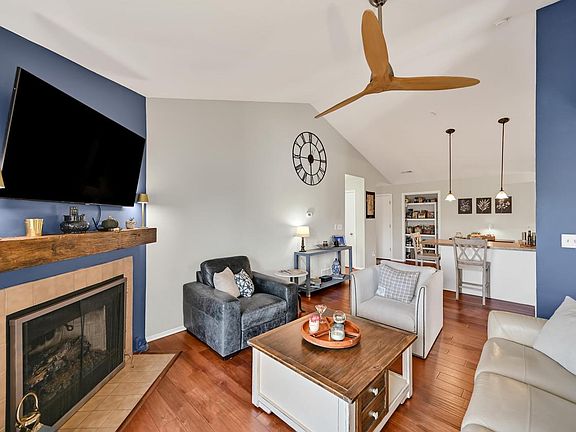 3rd image of 509 Lake Bluff ROAD #B