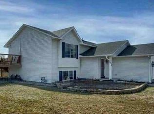 729 Heritage Ln, Belle Plaine, MN 56011