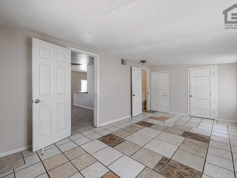 903 W Pierson St — Photo 12