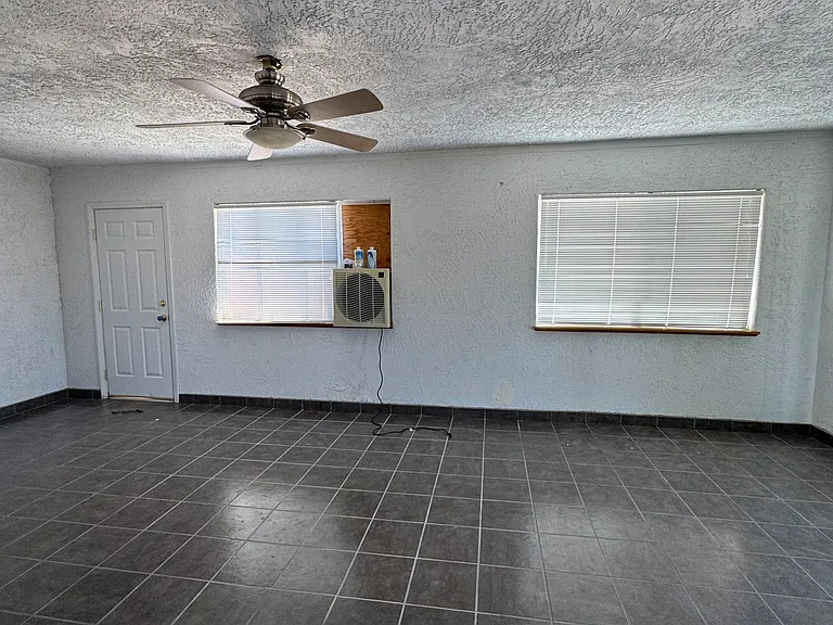 9224 Greenwood Ave — Photo 8