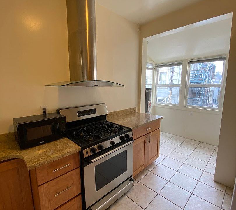 1st image of 1916 Taylor St