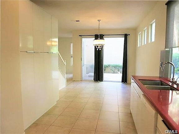 3rd image of 19 Halcyon Ln