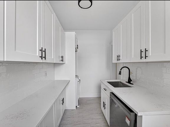 4th image of 370 Chestnut Hill Ave APT 3