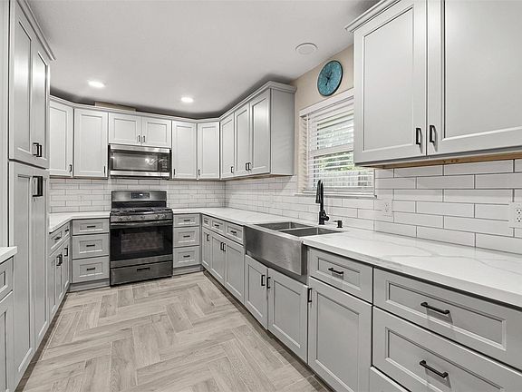 2nd image of 2313 Cedar St