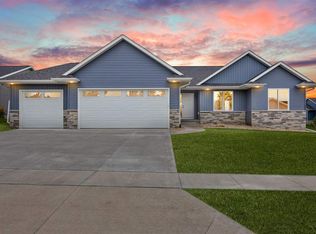 1760 Parkland Dr, Ely, IA 52227