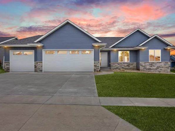 1760 Parkland Dr, Ely, IA 52227