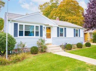 31 Pettis Dr, Warwick, RI 02889