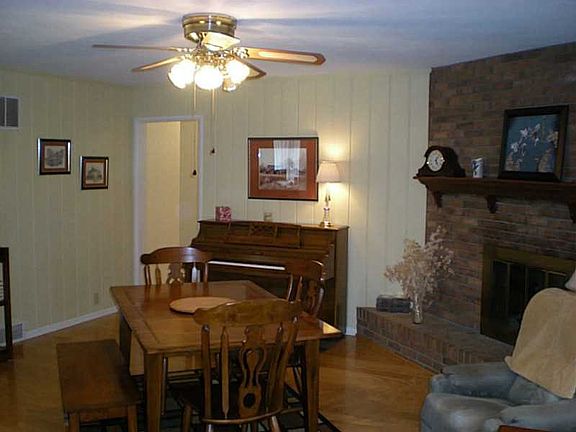 Family Room. View of FR from Breakfast/Kitchen area. All walls and ceilings in the home have been re