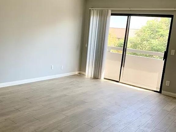 2nd image of 313 N Alexandria Ave APT 201
