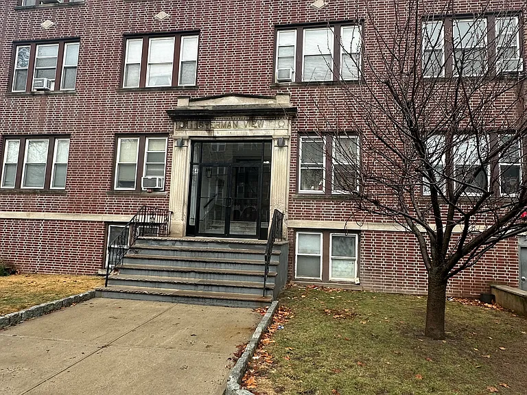 63 Sherman Pl #48 — Photo 1